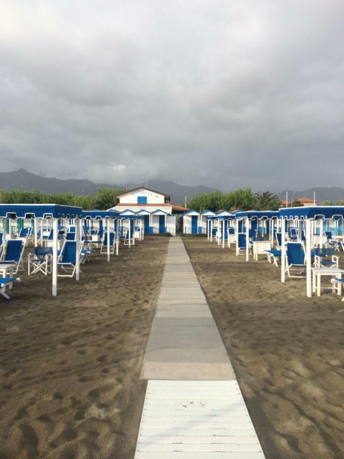 Versilia Apartment フォルテ・デイ・マルミ エクステリア 写真